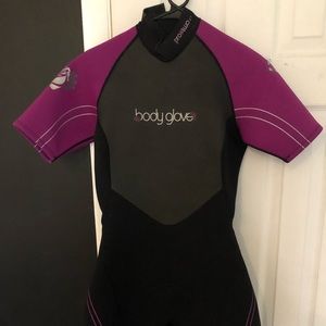 women’s body glove pink and black 3/4 wetsuit